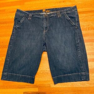 Kut from the Kloth 22W Women’s Bermuda Shorts